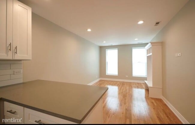 Building Photo - 2704 W 24th Pl