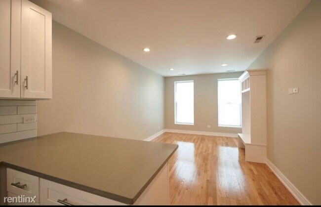 Foto del edificio - 2704 W 24th Pl