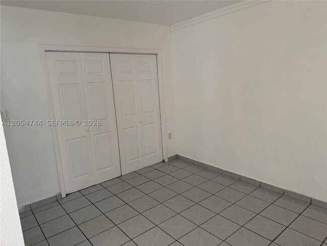 Foto del edificio - 8240 NW 181st St