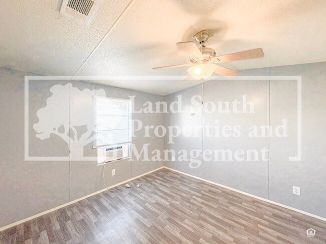 Foto del edificio - 425 Longfellow Blvd