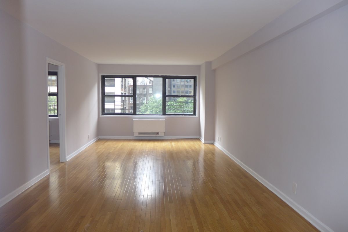 Foto principal - 301 E 47th St