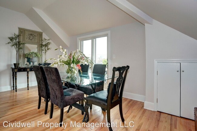 Building Photo - 2 br, 2 bath House - 410 5th St NE #33