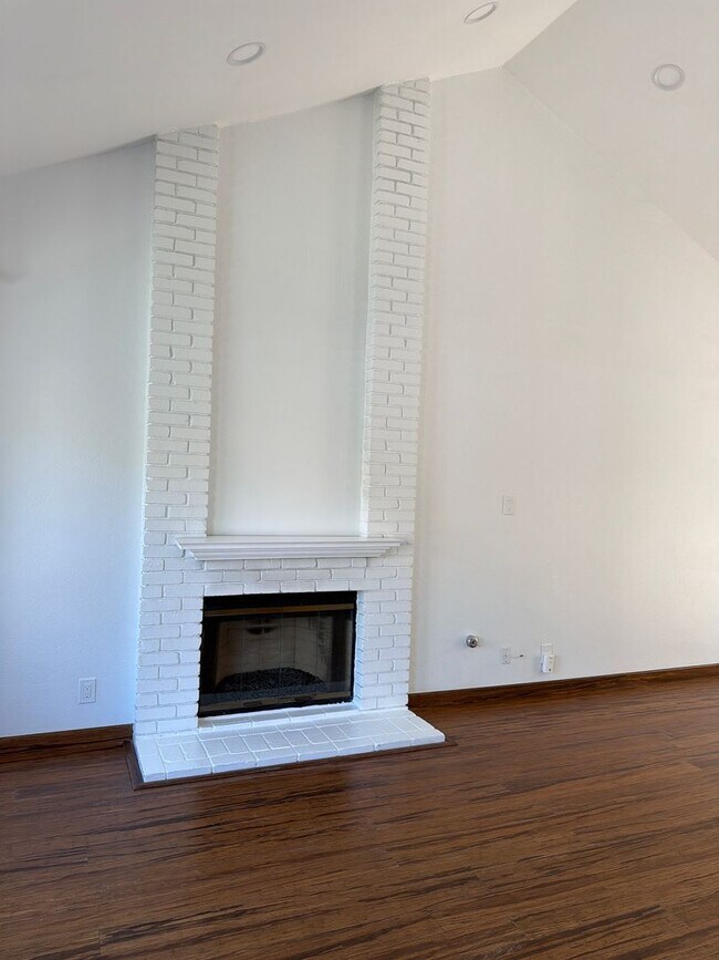 Building Photo - 3 BEDROOM ELEGANCE IN MISSION VIEJO'S PRESTIGIOUS CALIFORNIA COLONY