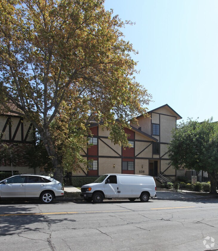 Foto principal - 536 E Cypress Ave