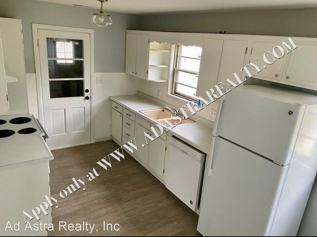 Building Photo - 3 br, 1 bath House - 800 Crestline Dr.,