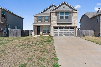 Building Photo - 204 Benmyrtle Trl