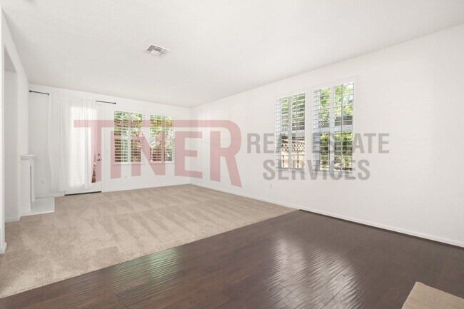 Building Photo - Amazing Folsom 3 Bedroom Home