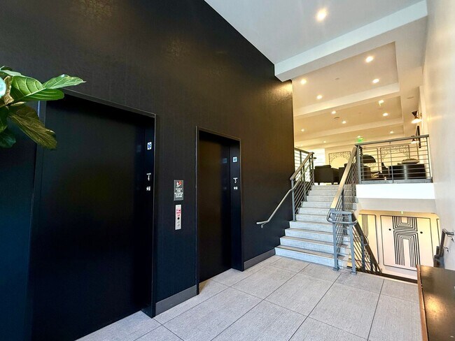 Foto del edificio - $3990 / 3 BR - GORGEOUS 2020 MODEL CONDO IN THE WARM SPRINGS AREA OF SOUTH FREMONT