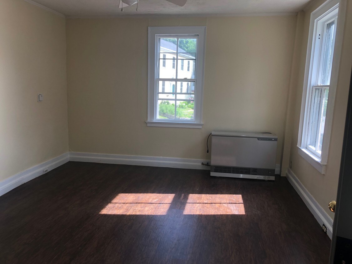 5 Spring St Unit 1, Hallowell, ME 04347 Room for Rent in Hallowell