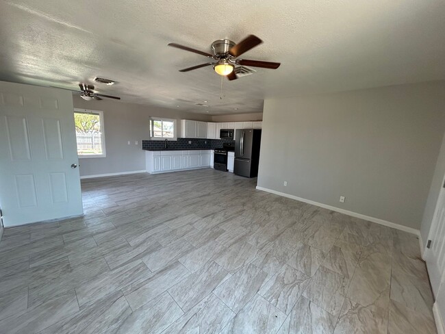 Building Photo - Remodeled 4 bed 2 bath home