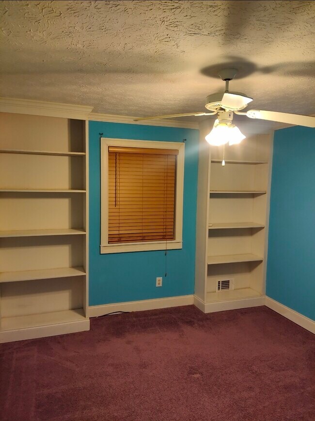 Foto del edificio - 4414 Housworth Dr