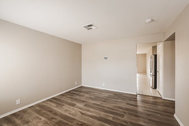 Foto del edificio - 15729 W Smokey Dr