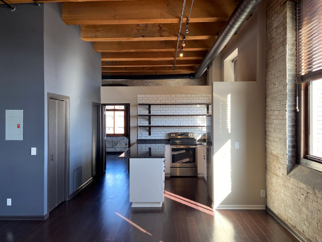 Building Photo - 289 5th St E