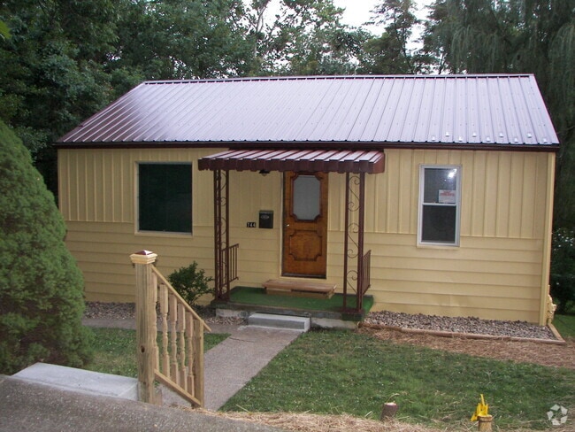 Building Photo - 744 Astor Ave