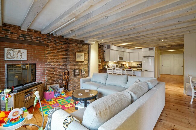 Foto del edificio - 236 Commercial St