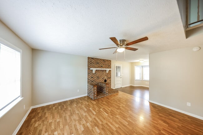 Building Photo - 203 Cascade Dr