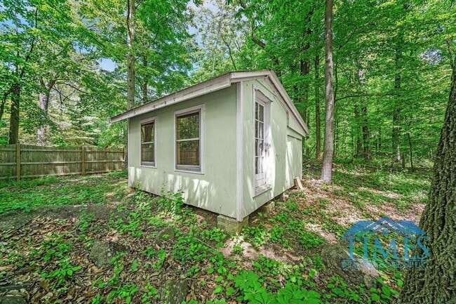 Building Photo - 572 Rock Run Rd