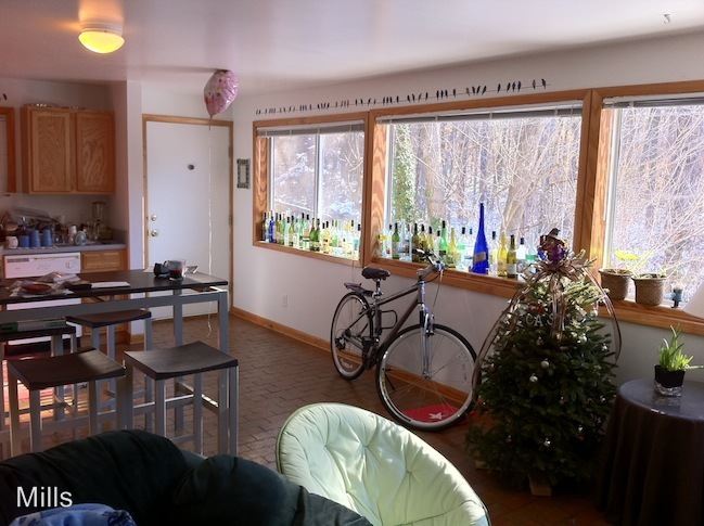 Primary Photo - 4 br, 2 bath Room For Rent - 113 Howell St