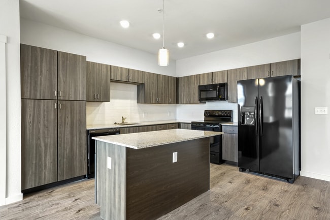 Building Photo - The Landing