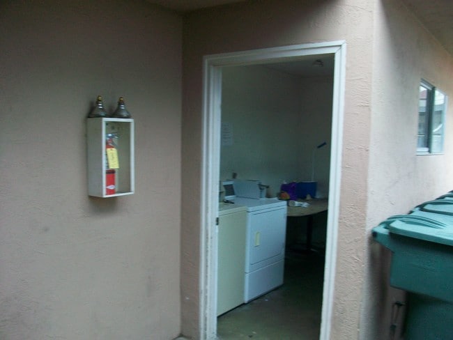 Building Photo - 1611 Frisbie Ct