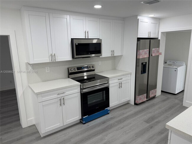 Building Photo - 13885 NW 5th Ave