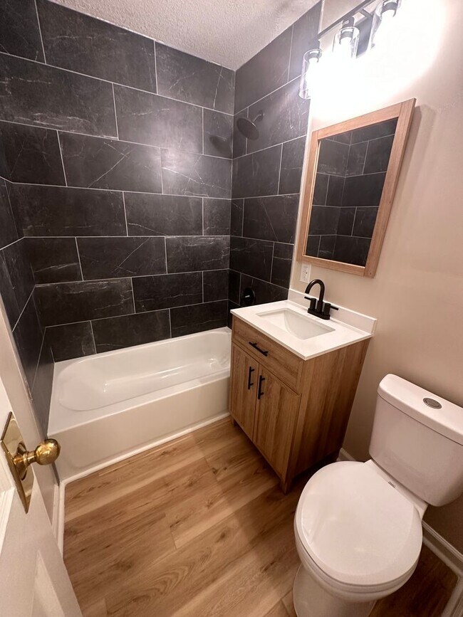Foto del edificio - $1195 - 2 bedroom/ 1 bathroom - Single Fam...