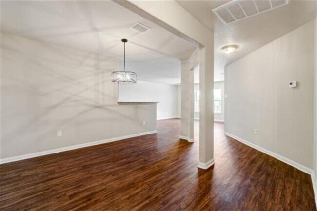 Foto del edificio - For Rent