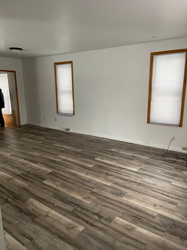 Building Photo - Click the “Apply Now” button or email wapmrentals@gmail.com for a prompt response.