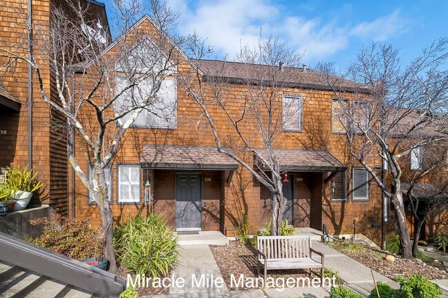 Building Photo - Wonderful Modern Townhouse-Style Condo with Stunning Views in Desirable Sausalito