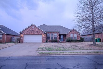 Building Photo - 202 Dawn Dr