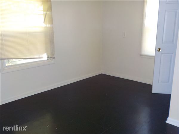 Building Photo - 612 W Marengo Ave