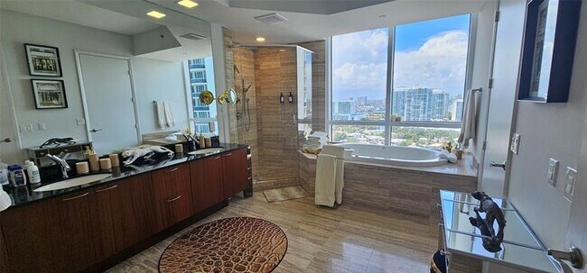 Foto del edificio - 15901 Collins Ave