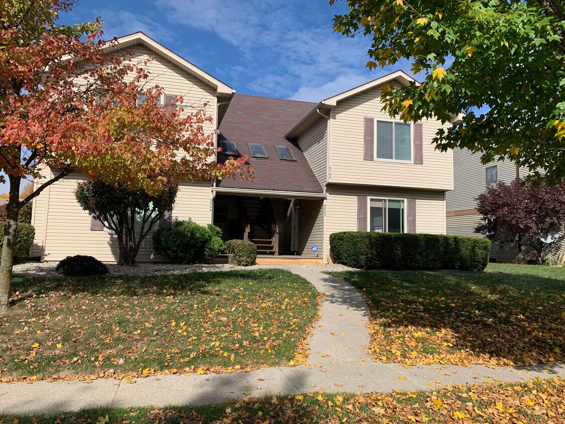 Lower Unit on Right - 5762 Ryewyck Dr