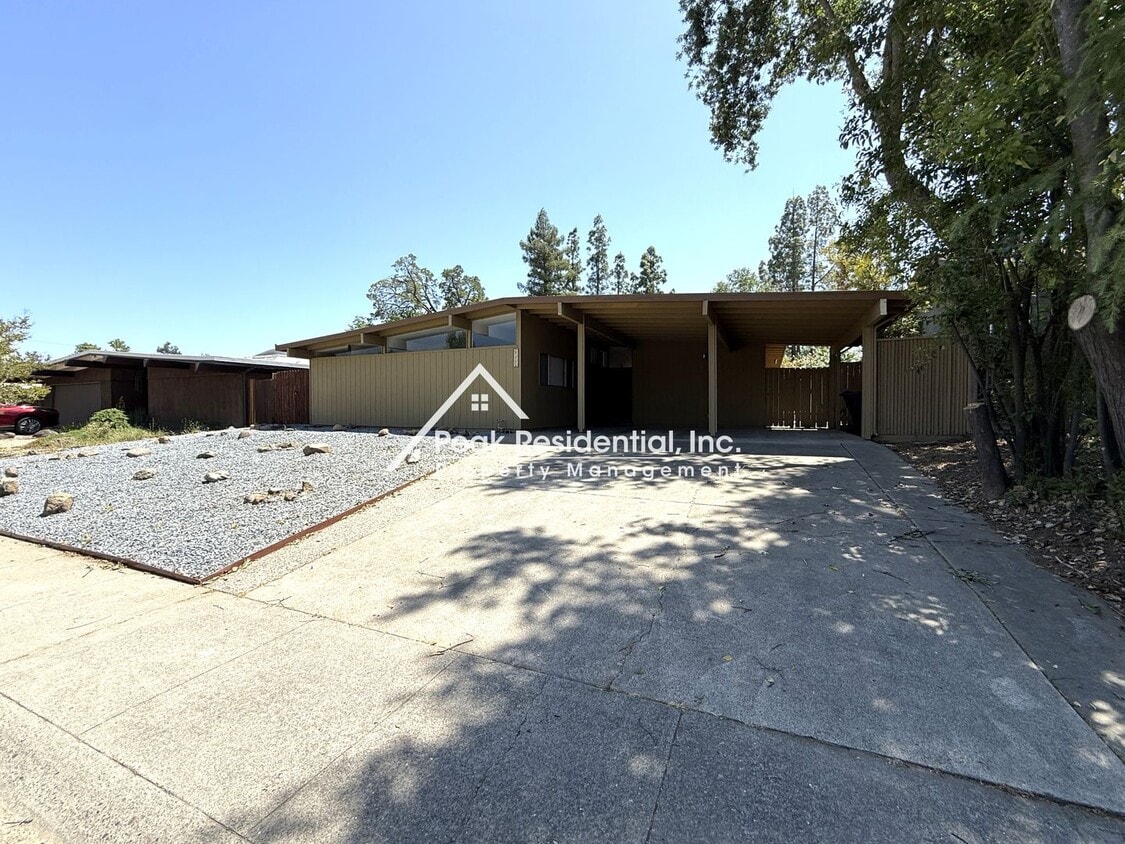Primary Photo - Mid-Century Modern 3bd/2ba Near Madison & ...