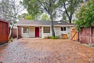 Building Photo - 832 Los Robles Ave