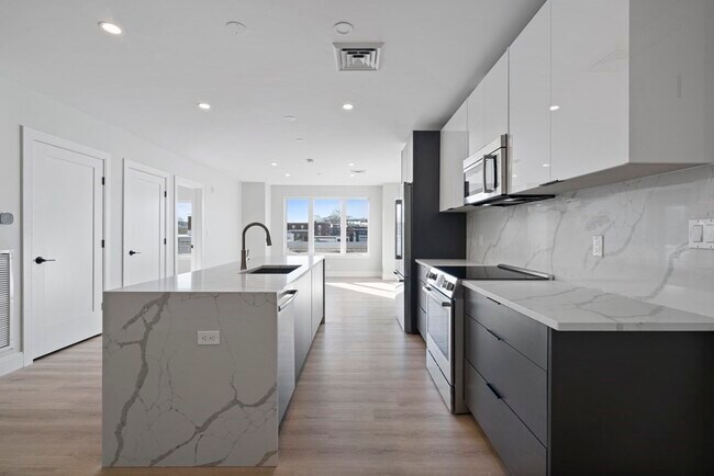 Building Photo - 25 2nd St