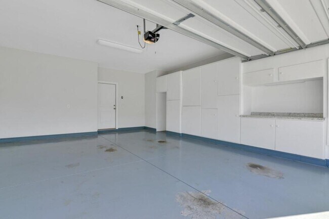 Foto del edificio - 100 Oakdene Rd