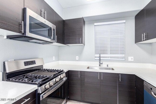 Foto del edificio - 2992 N Miller Rd