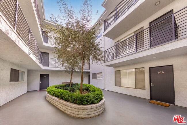 Building Photo - 610 Orlando Ave