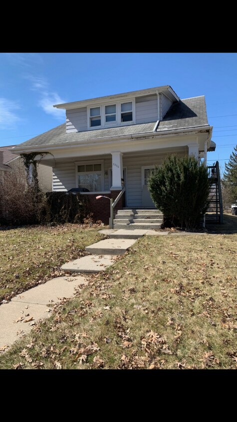 Primary Photo - Second Floor Apt in Duplex near Weisser Park.