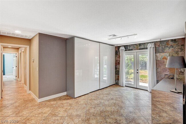 Building Photo - 4153 Woodcrest Rd