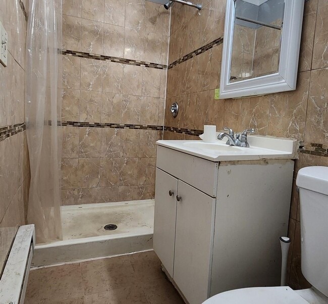 Building Photo - 423 2nd St