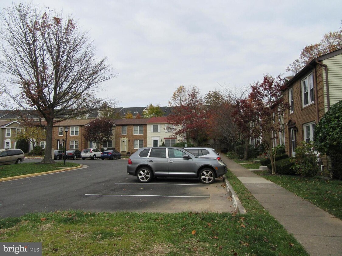 7951 Tyson Oaks Cir, Vienna, VA 22182 Townhome Rentals in Vienna VA
