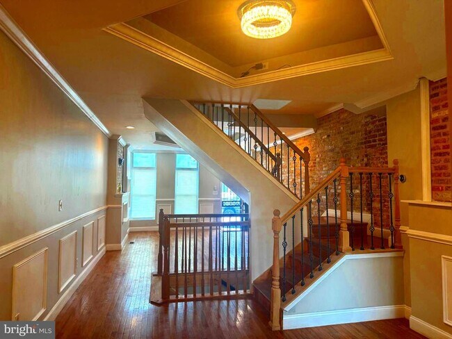 Building Photo - 604 Appleton St