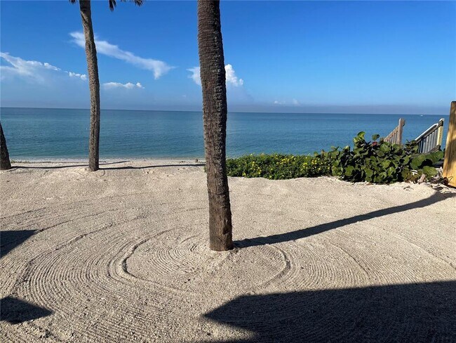 Foto del edificio - 2709 Casey Key Rd