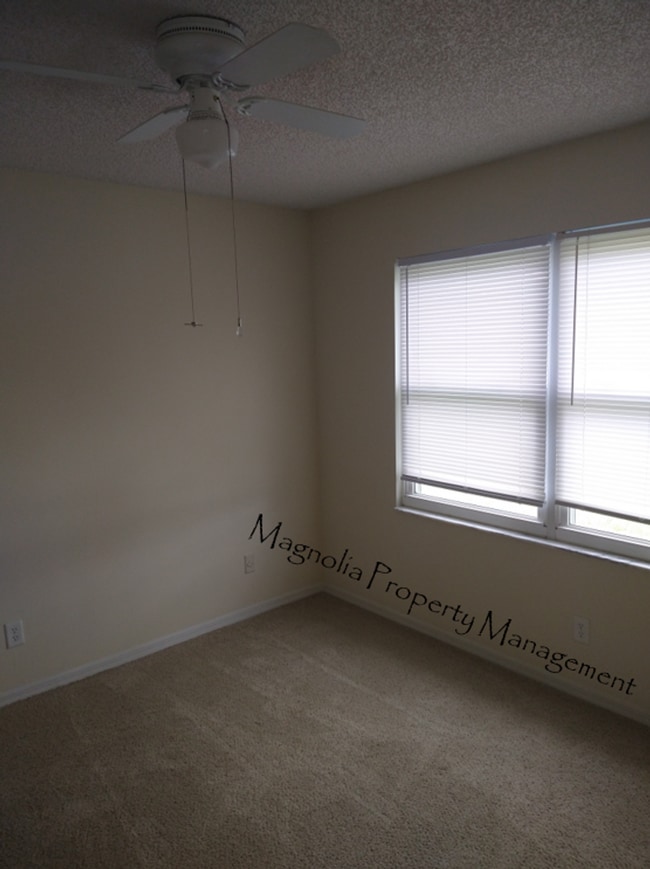 Building Photo - Waterford Lakes/Alafaya/UCF Area