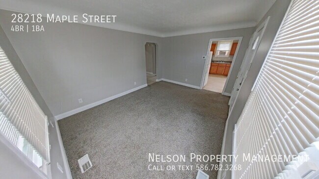Foto del edificio - 28218 Maple St