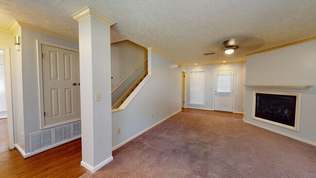 Building Photo - 335 Bent Tree Dr