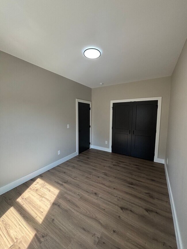 Building Photo - 3131 Linden Ave