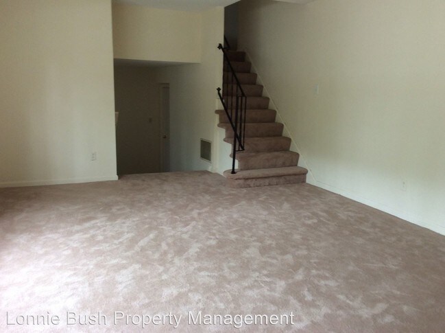 Building Photo - 4 br, 2.5 bath House - 920 Amherst Lane